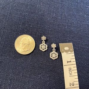 Flower motif earrings